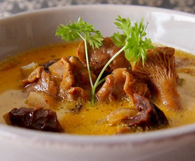 Рецепт смачного супу зі свіжими лисичками