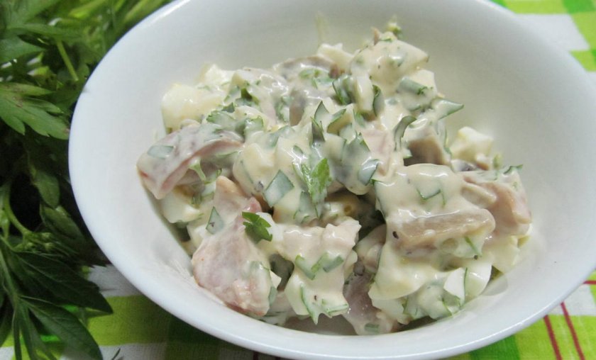 Салат с солёными груздями и мясом Салат с солёными груздями и мясом