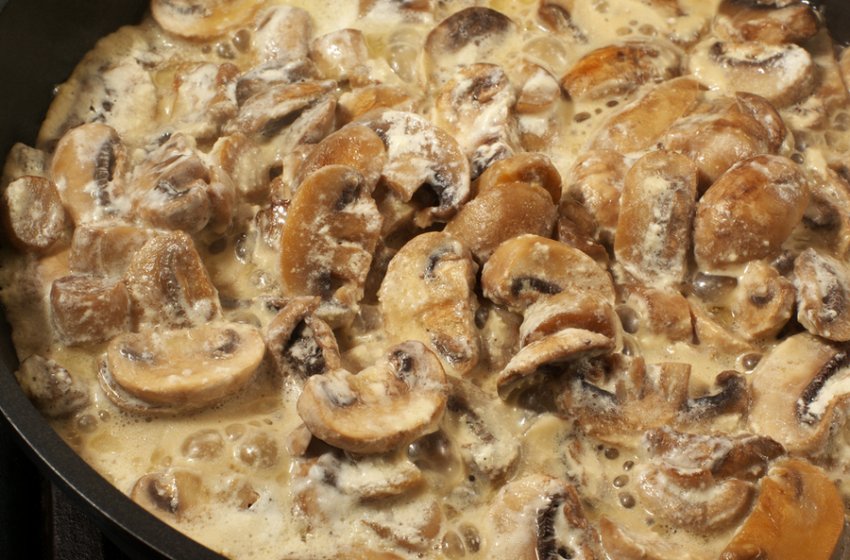 Печериці в сливках