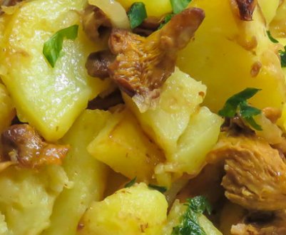 Як посмажити картоплю з лисичками в сметані