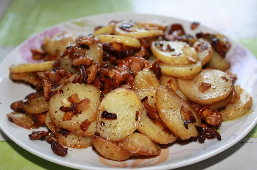 Лисички смажені з картоплею