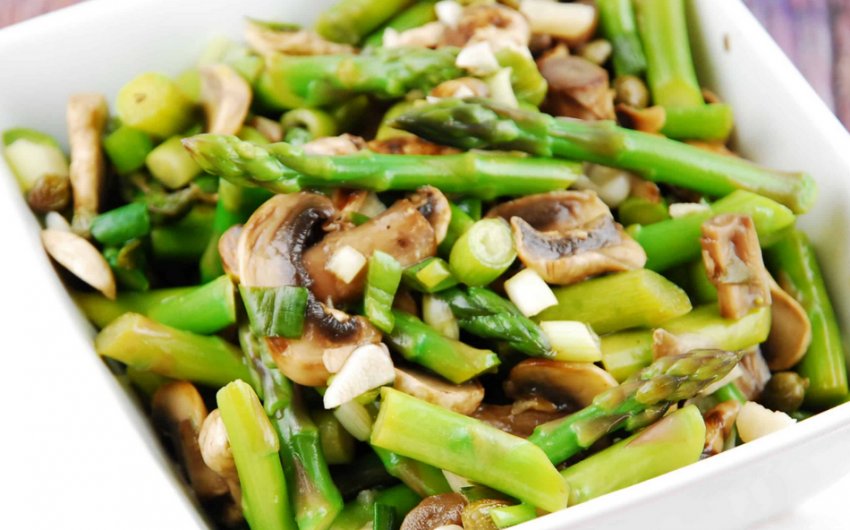 Салат зі спаржею