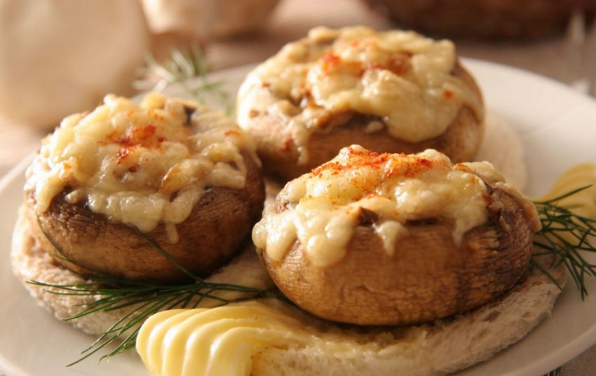 Печериці фаршировані цибулею