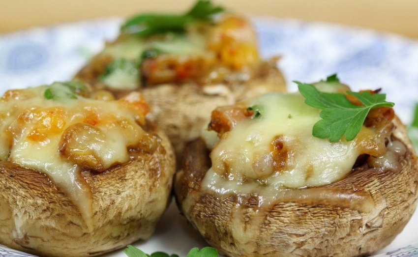 Печериці фаршировані цибулею