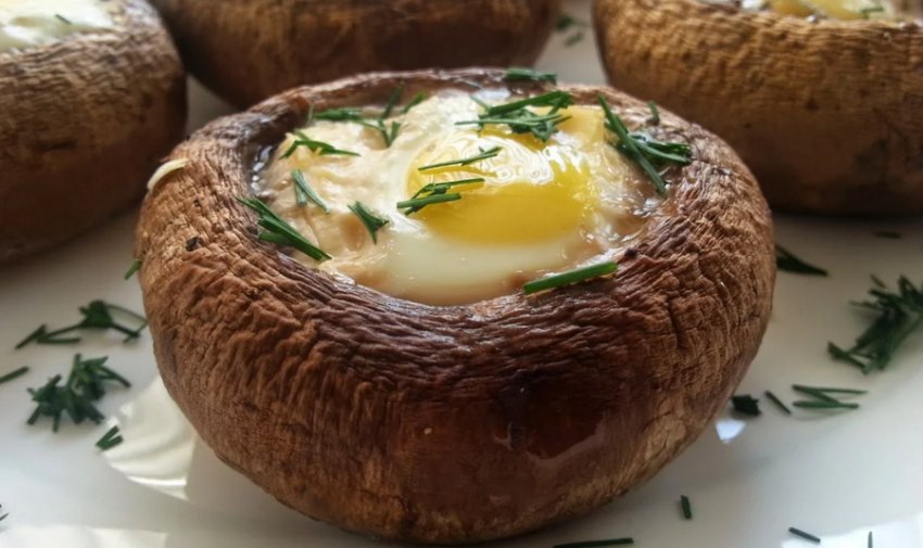 Печериці фаршировані перепелиними яйцями