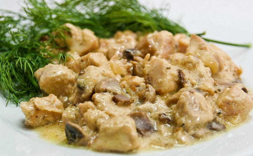 Куряча грудка с сыром и грибами Куряча грудка с сыром и грибами