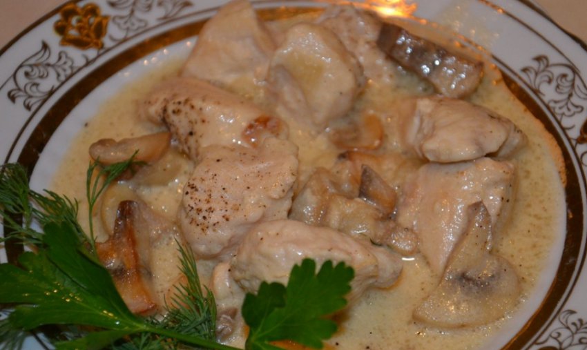 Філе тушковане з печерицями Філе тушковане з печерицями