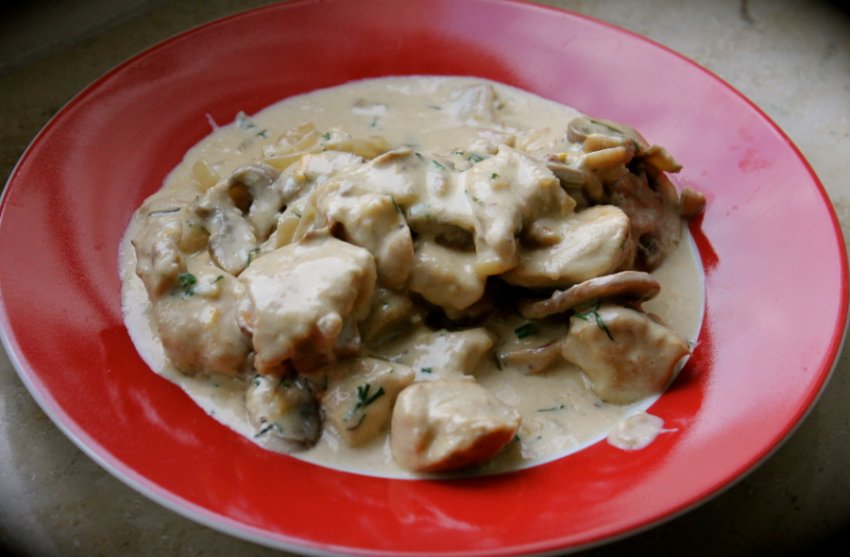 Філе з печерицями у вершково-часниковому соусі Філе з печерицями у вершково-часниковому соусі