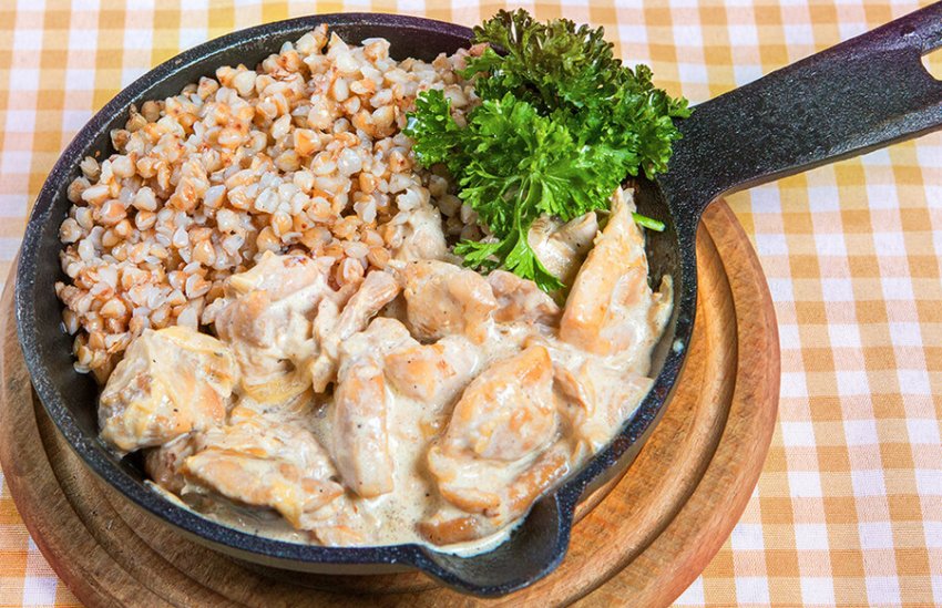 Куряче фрикасе з грибами и гречкой Куряче фрикасе з грибами и гречкой