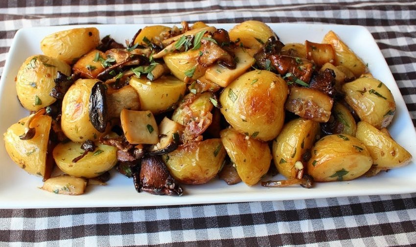 Гриби з картоплею в духовці Гриби з картоплею в духовці