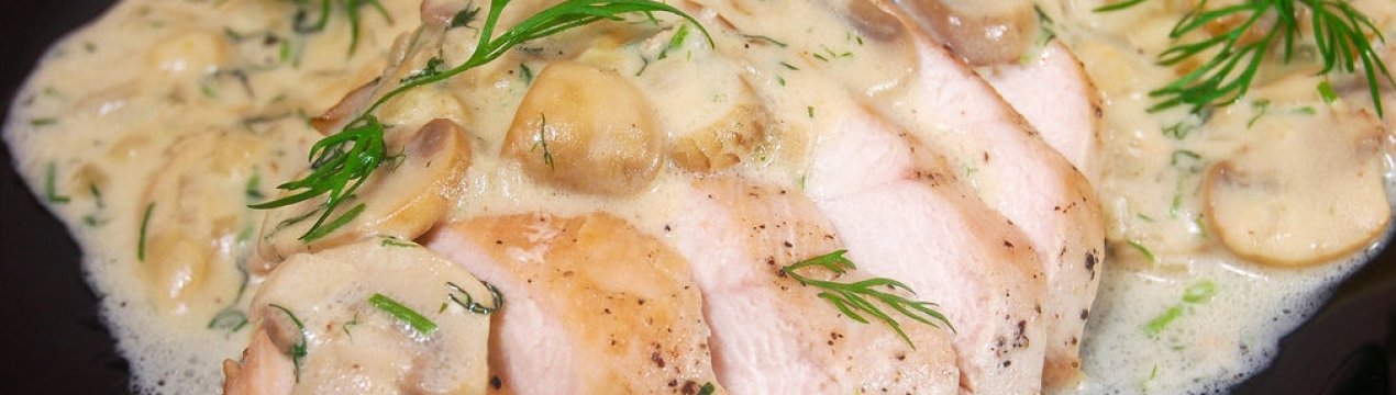 Як приготувати курячу грудку з печерицями у вершках