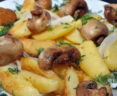 Рецепти приготування смачної картоплі з печерицями в духовці