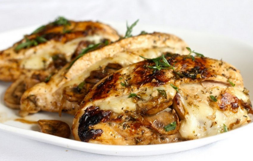 Куряча грудка фаршированная грибами