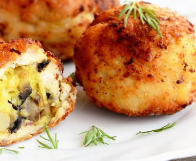 Рецепти приготування курячих котлет із грибами та сиром