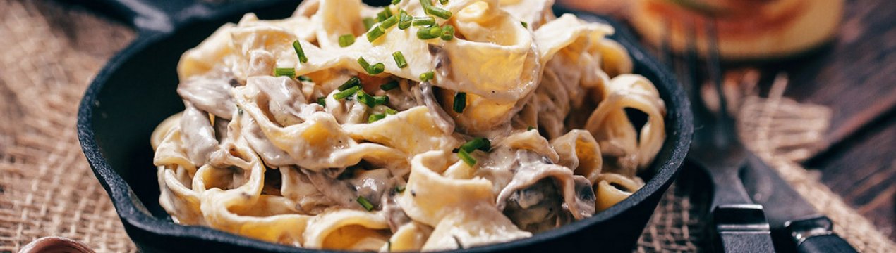 Рецепт смачної пасти з грибами у вершковому соусі