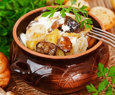 Рецепт смачної картоплі з печерицями в горщиках у духовці