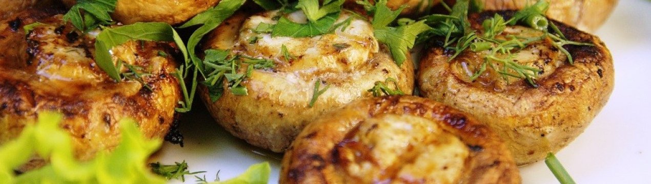 Рецепт смачних печериць на мангалі в маринаді з майонезом