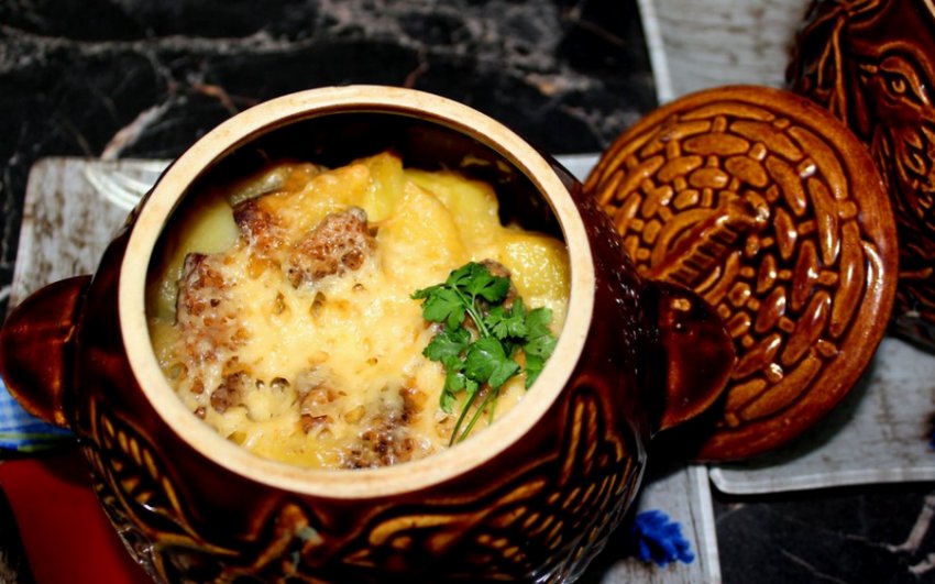 Гриби з курячими крильцями в горщиках Гриби з курячими крильцями в горщиках