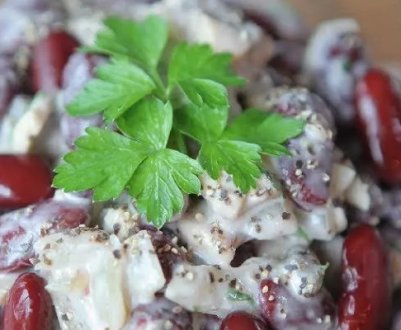 Рецепт смачного салату з печерицями та квасолею