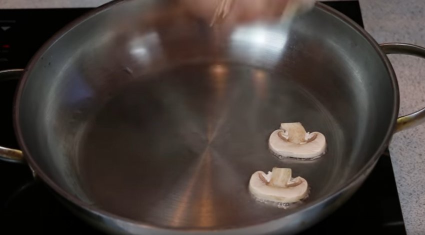Рецепт блины с шампиньонами. . Рецепт блины с шампиньонами фото. Рецепт блины с шампиньонами-. картинка Рецепт блины с шампиньонами. картинка . Это, пожалуй, самая универсальная начинка для блинчиков! Они идеально сочетаются с любыми грибами: с жареными, консервированными, солеными, сушеными, замороженными.