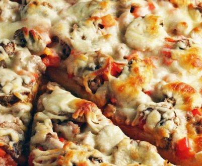 Як приготувати піцу зі свіжими печерицями, ковбасою і сиром