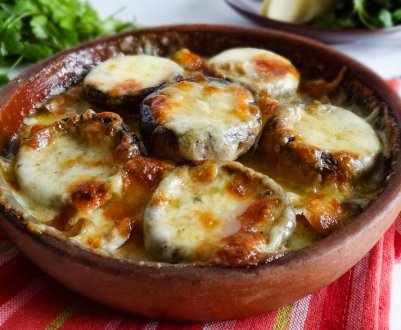 Рецепт смачних печериць по-грузинськи з сулугуні в духовці