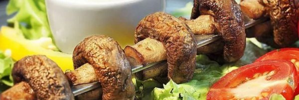 Шашлык из шампиньонов: как вкусно замариновать грибы и приготовить на мангале