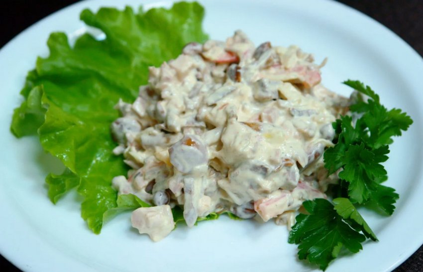 Салат із куркою та яйцем Салат із куркою та яйцем