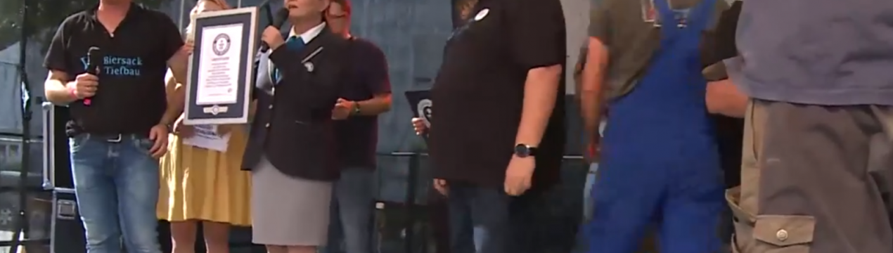 Німецькі фермери надали чотири тисячі яєць і півтори тонни м'яса для велетенського шніцеля