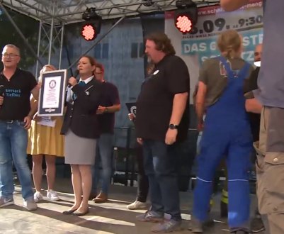 Німецькі фермери надали чотири тисячі яєць і півтори тонни м'яса для велетенського шніцеля