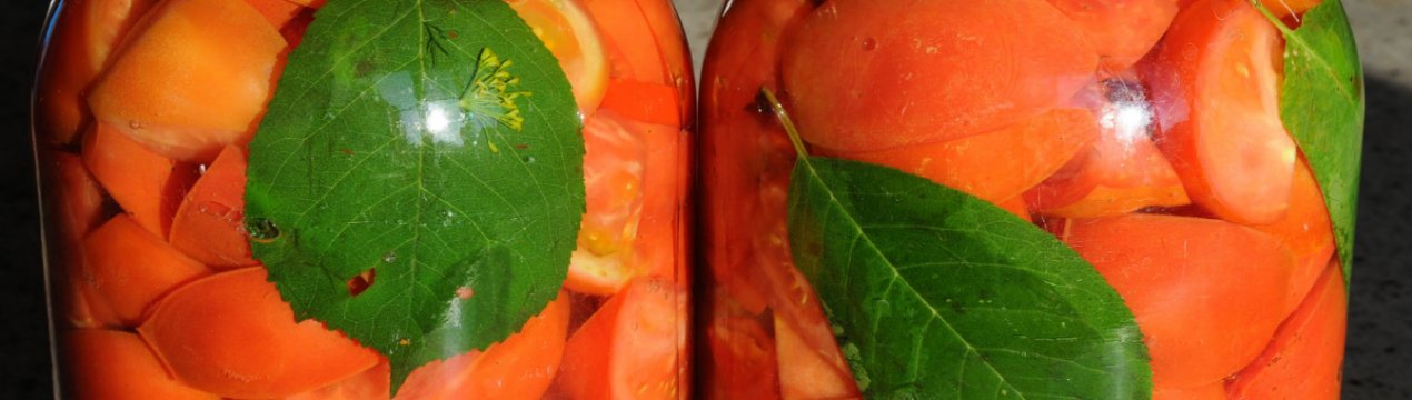 Помідори часточками на зиму: рецепти