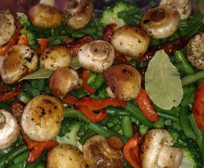 Рецепт печериць з овочами, запеченими в духовці