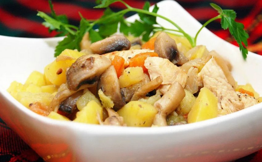 При какой температуре запекать в духовке картошку с мясом и грибами