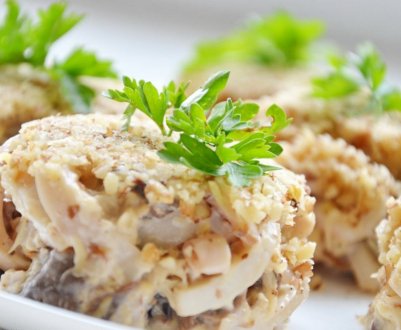 Як приготувати салат із кальмарами та грибами