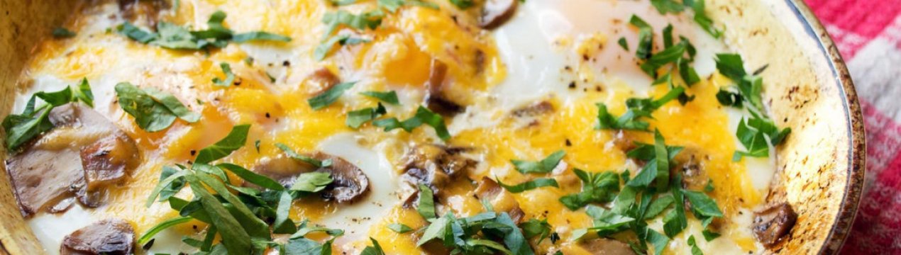 Рецепт смачної яєчні з печерицями