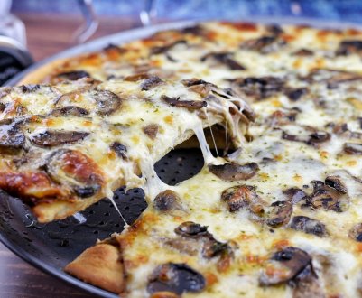 Як готувати вдома піцу з білими грибами