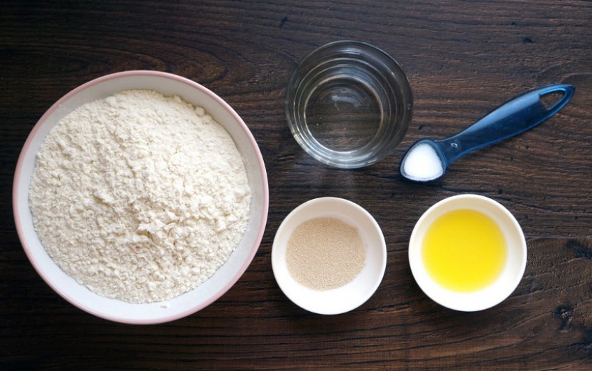 Інгредієнти для тіста піци Інгредієнти для тіста піци