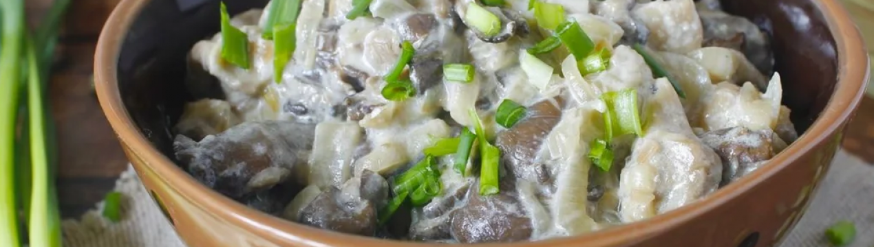 Рецепт смачних смажених глив з цибулею та сметаною