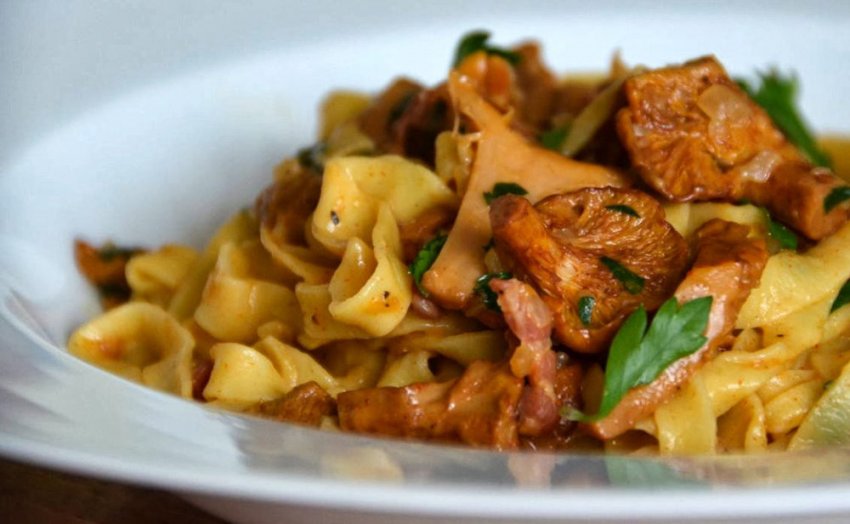 Паста з лисичками та часником Паста з лисичками та часником