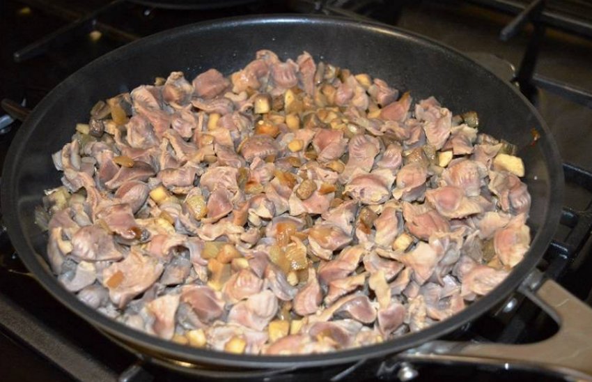 Куриные желудки с грибами