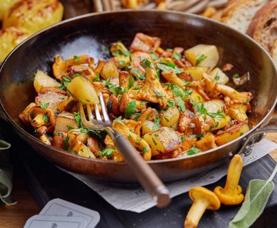 Як правильно посмажити картоплю з лисичками