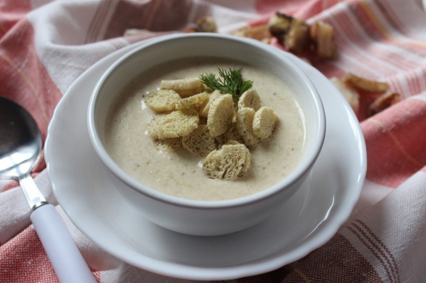 Крем-суп із білих грибів Крем-суп із білих грибів