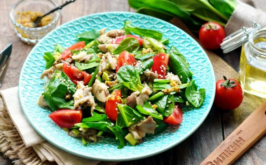 Теплий салат із сиром і помідорами Теплий салат із сиром і помідорами