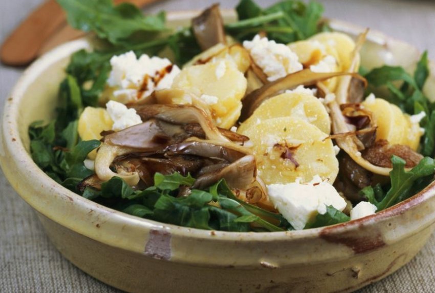 З картоплею та солоними огірками З картоплею та солоними огірками