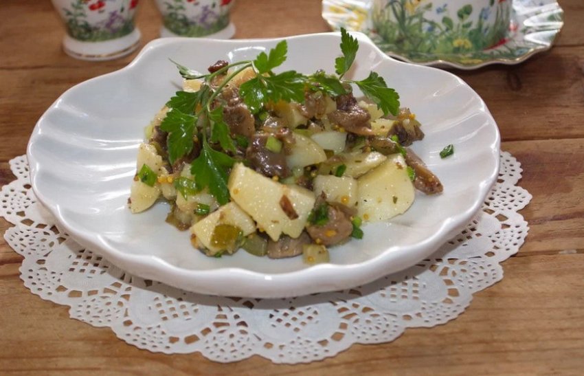 З картоплею та солоними огірками З картоплею та солоними огірками