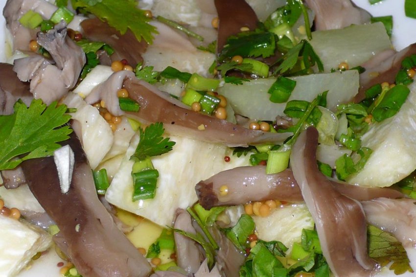 З маринованими гливами З маринованими гливами