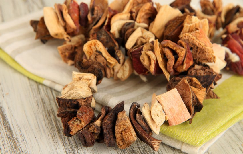 Сушені маслюки на нитці Сушені маслюки на нитці