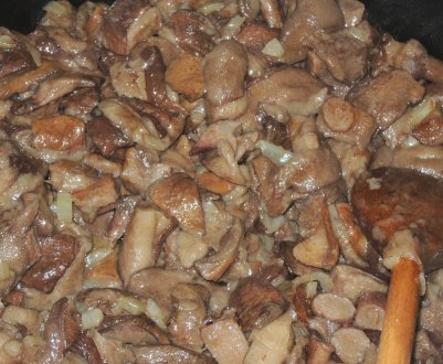 Як правильно посмажити маслюки з цибулею