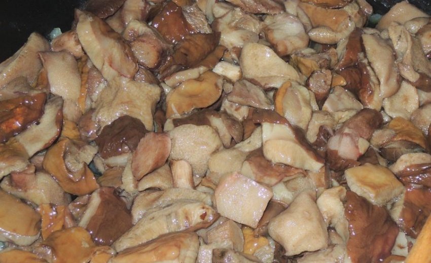 Жареные маслята с луком Жареные маслята с луком