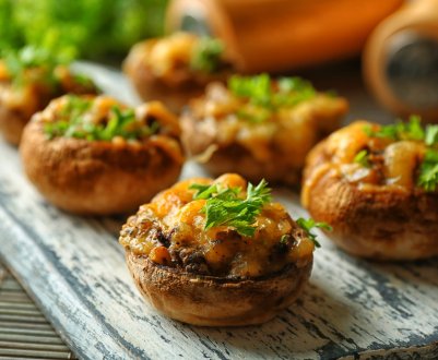 Рецепти приготування фаршированих печериць із шинкою та сиром